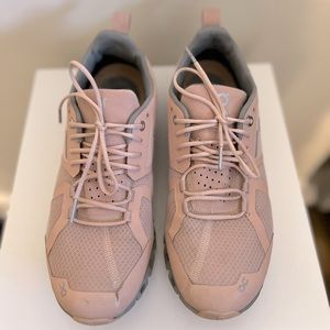 Waterproof On Clouds size 8